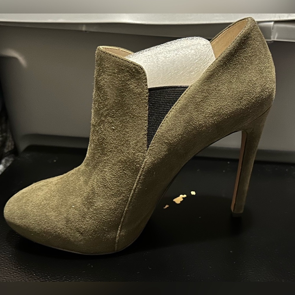 Brand new forest green suede Nine West Booties, never worn.